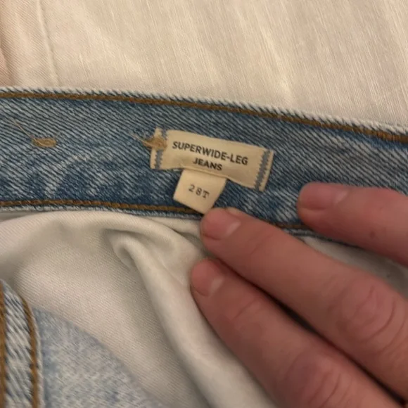 Madewell Tall Superwide-Leg Jeans in Ahern Wash: Airy Denim Edition 28T - Picture 8 of 10